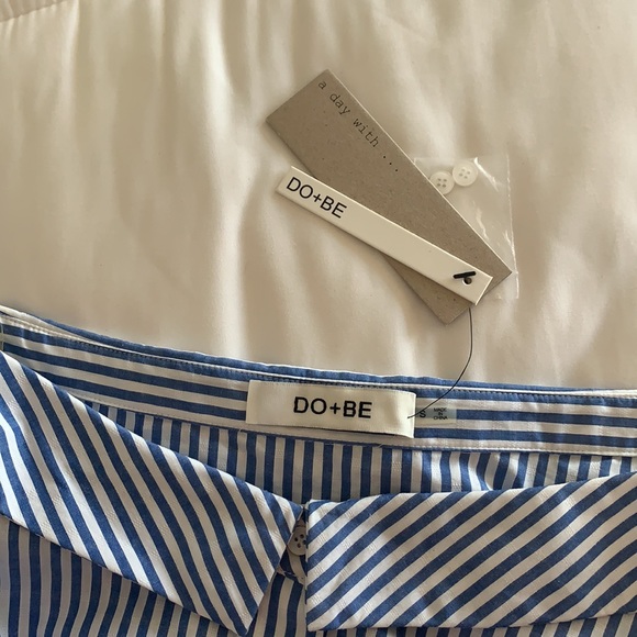 DO+BE blue & white vertical stripe blouse. Boat neck, button down,size small - Picture 3 of 4